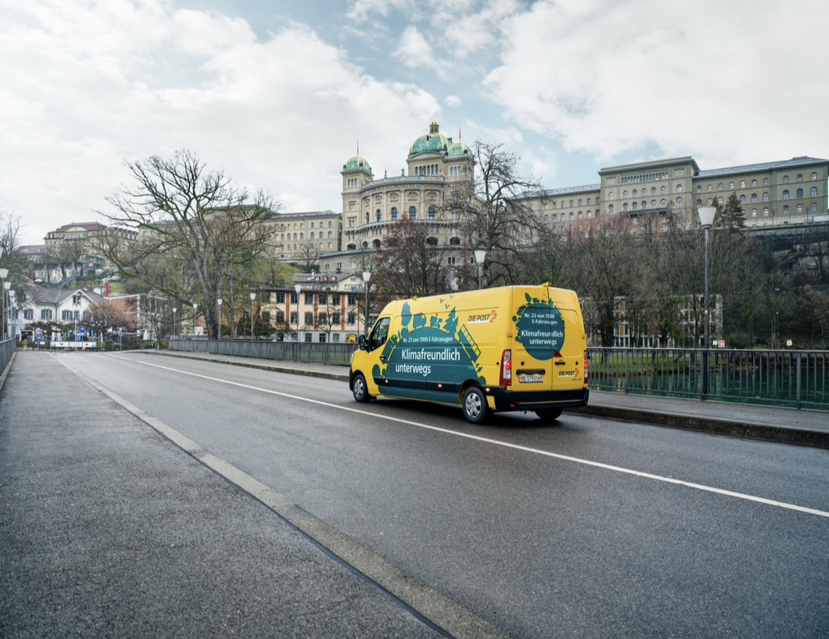 UPU_UN's tweet photo. #PostForPlanet: @swisspost will deliver letters & parcels in the cities of Zurich & #Bern exclusively with electrically powered vehicles from now on.
✅This represents a milestone for the company in the transition to #sustainable logistics.
https://t.co/Qr25cec7Fs https://t.co/lFSQXLTZIy