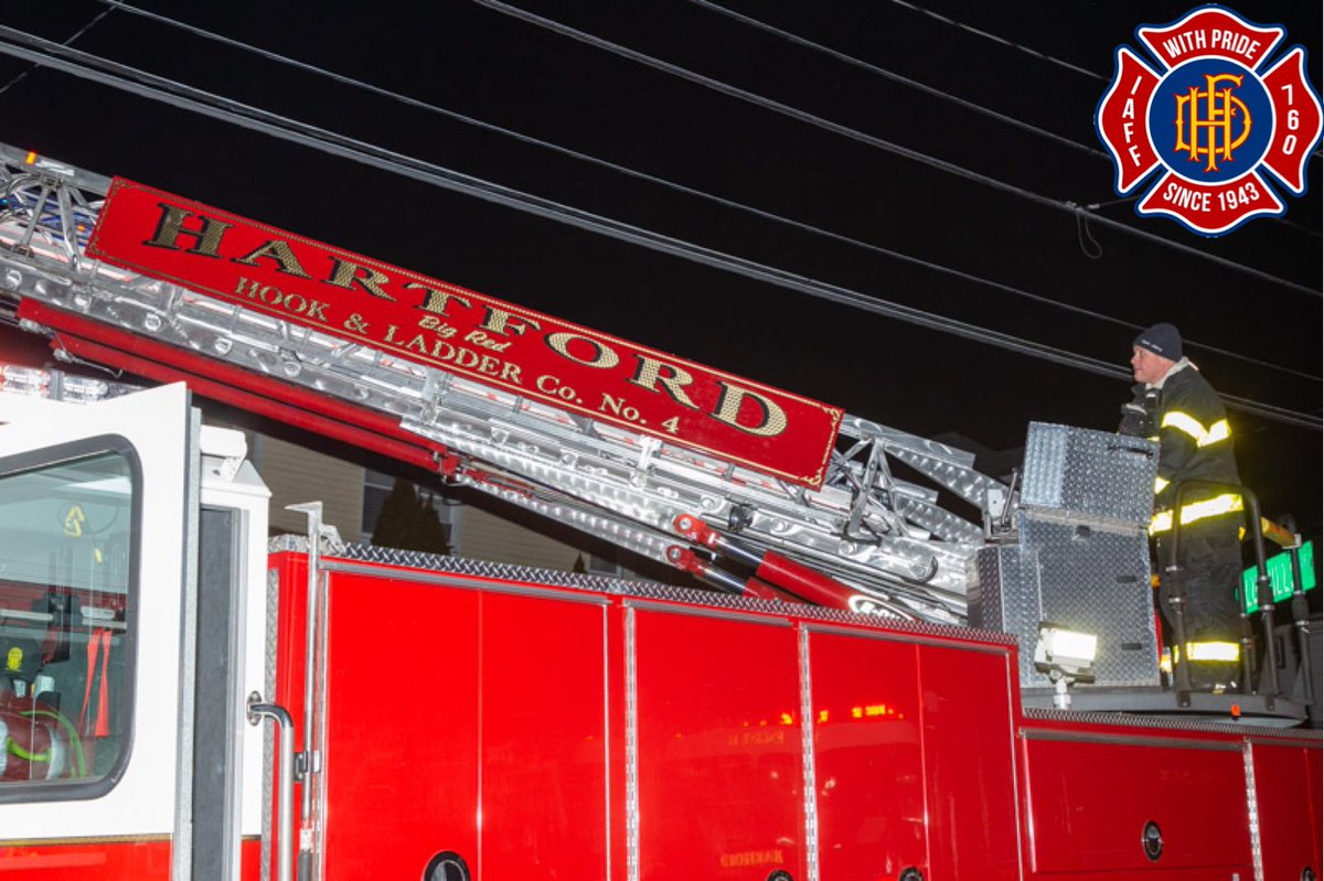 HartfordFire760's tweet photo. North end companies responded to a working fire overnight in a residential building on #Holcomb Street. #HFFLOCAL760 https://t.co/z5nvBEKuCu