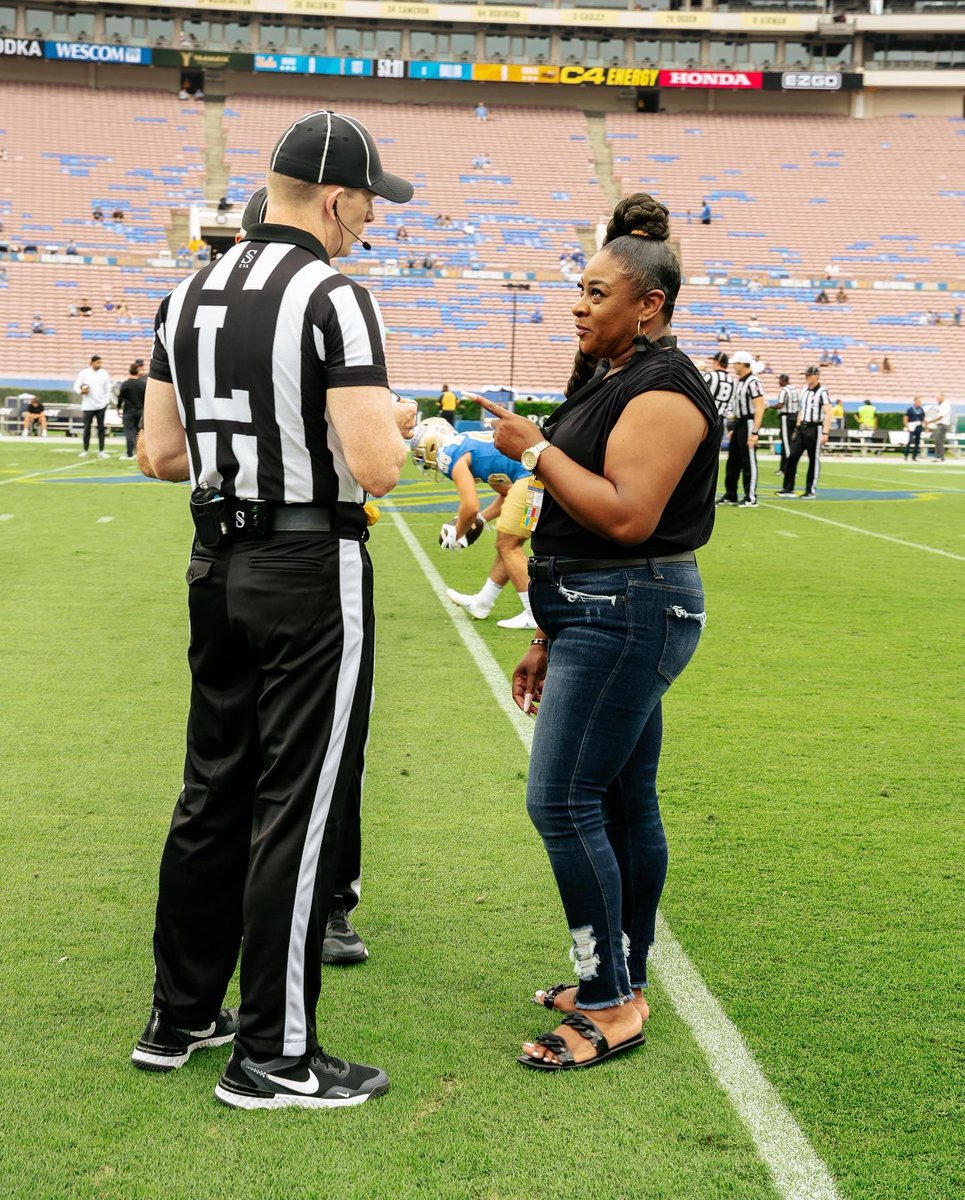 MsLaToyaMonique's tweet photo. Happy National Girls & Women in Sports Day! Keep breaking down barriers, kicking in doors, and blazing new trails ladies! #FemaleInFootball #NGWSD2023 #TheFutureIsFemale https://t.co/f8vndQZwqn