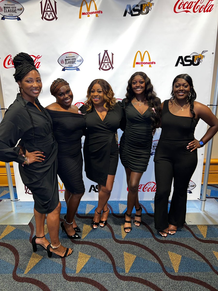 MsLaToyaMonique's tweet photo. Happy National Girls & Women in Sports Day! Keep breaking down barriers, kicking in doors, and blazing new trails ladies! #FemaleInFootball #NGWSD2023 #TheFutureIsFemale https://t.co/f8vndQZwqn