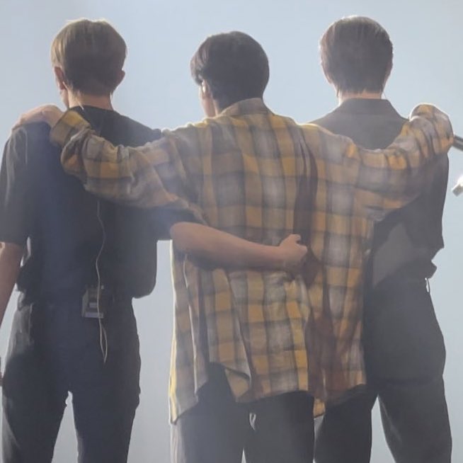 cherieyunie's tweet image. HEESEUNG MY FAVORITE WAIST GRABBER