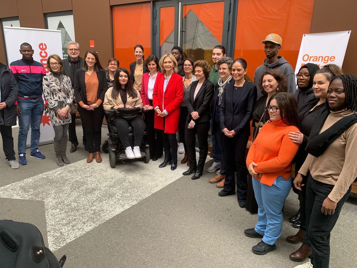 Une rencontre importante pour souligner l engagement de toute l’équipe dans le programme #orangedigitalcenter sur le territoire de <a href="/villesaintouen/">Ville de Saint-Ouen-sur-Seine</a> 
Merci <a href="/levugaelle/">Gaelle Le Vu</a> et <a href="/laurence_jdn/">Laurence Thouveny</a> pour votre confiance. Et à toute l équipe <a href="/OrangeIDF/">Orange Île-de-France</a> pour votre accompagnement.