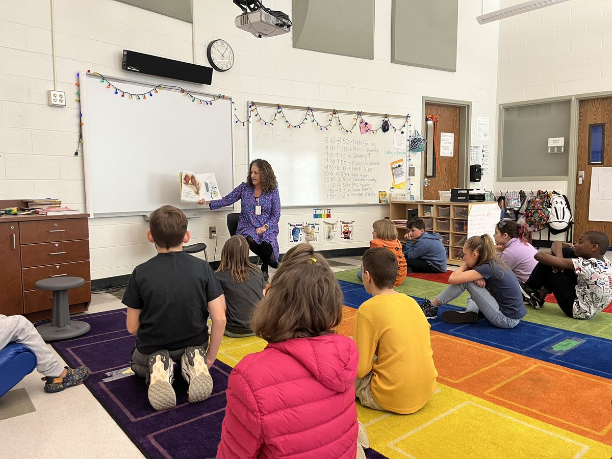CamilleKR6's tweet photo. Our principal @mlsmith_smith came into our class and read “Three Hens and a Peacock” for #WorldReadAloudDay. We loved it!! #rangerstrong @mrsemcquade @LaurenAMorris @RCESLex1 https://t.co/nQdtPD6g39