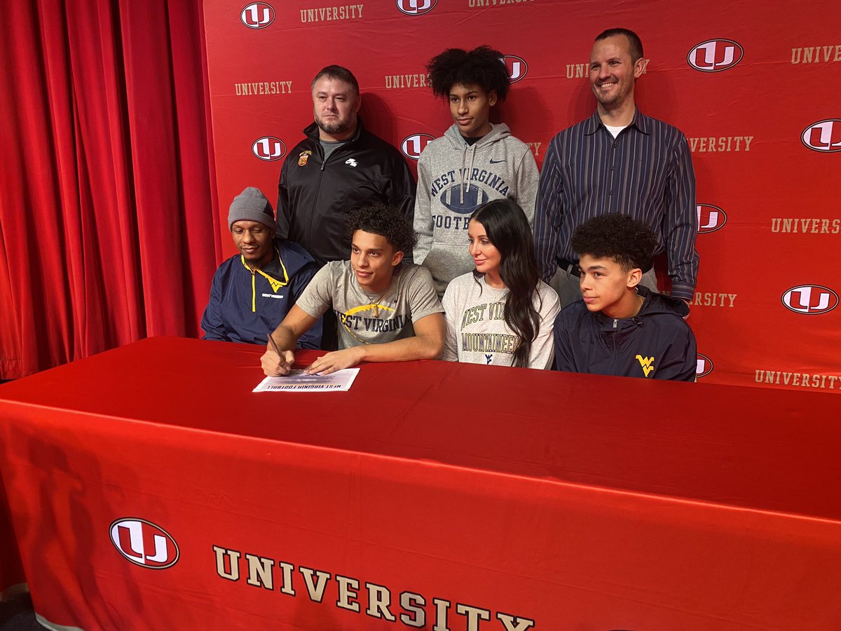 U_Athletics's tweet photo. Congratulations to Jaeden Hammack for signing his Letter of Intent to play Football at West Virginia University!!!! https://t.co/nV1o28ZCKH