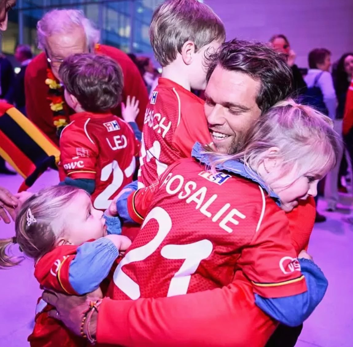 Sport can be hard sometimes. 
This one is difficult to accept and will last for a moment… 
Fortunately my lovely crew is here to make me forget the result &amp; realize how life is beautiful with them by my side. ❤️🇧🇪
#silver #hwc2023 #redlions #dreamteam #family #love #sharethelove