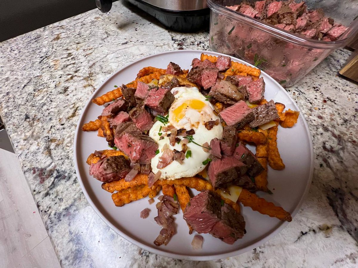 Gabepluguez's tweet photo. 65 grams of protein. 
646 calories. 

You could get a 6-pack if you ate this 3 times/ day. 

And, I'll DM you the recipe for free. 

Just reply "Steak".
Or, re-tweet this tweet. 

[MUST BE FOLLOWING] https://t.co/Y19g2isx78