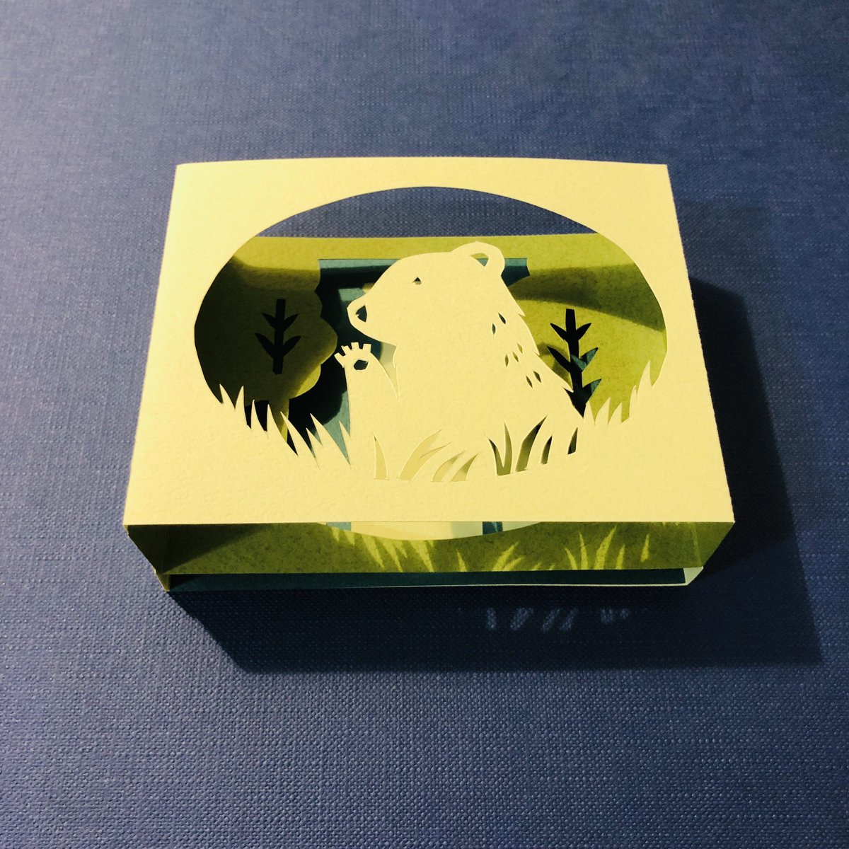 starrystarillus's tweet photo. 雖然已週三（而且還晚上）但開工大吉！
#paperart #bear #starcheng https://t.co/XZpioyISoH