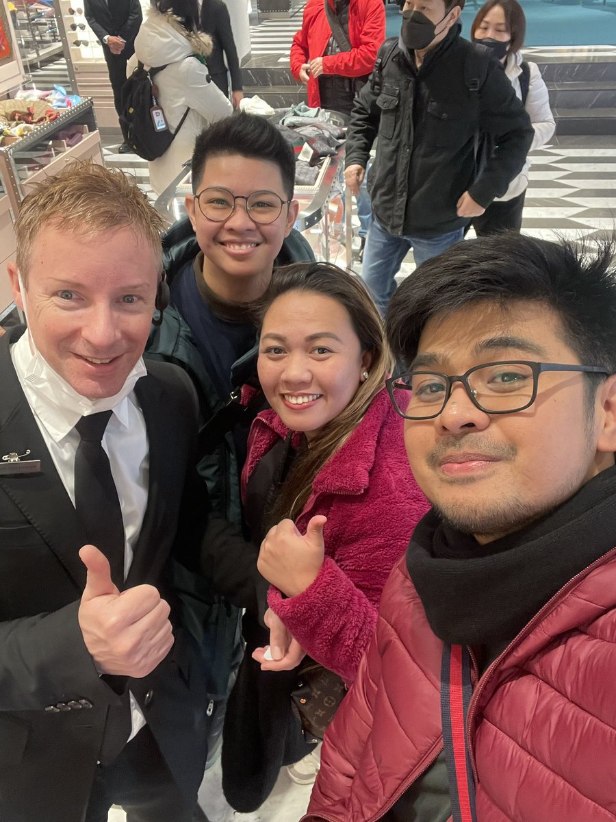 tekimik's tweet photo. If you’ll go to Gucci - Gotemba Outlets, look for Thomas Dewinter. Helpful and super friendly SA especially if you’re a Filipino. Go ask him for the best deals of their collections. https://t.co/RfEYS1b3HD