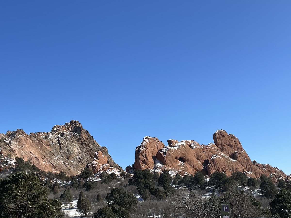 Quinn & I were so happy to get out of the house & go for a hike through the Garden yesterday. It was a beautiful clear and cold day!

Can you spot the Kissing Camels in the 3rd pic?

#GardenoftheGods #Colorado