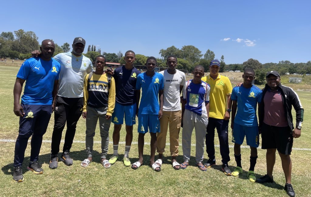 SinesiphoMali's tweet image. Beginning of a very long journey of Youth Academy visits, Player Monitoring &amp;amp; Scouting. Started with Sundowns Youth Academy last weekend. 

The real work is on the grounds, smell the grass 👊🏾🇿🇦 

#TechnicalScouting #Monitoring