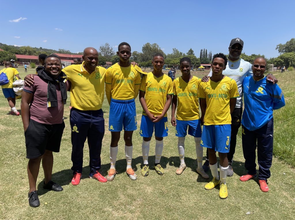 SinesiphoMali's tweet image. Beginning of a very long journey of Youth Academy visits, Player Monitoring &amp;amp; Scouting. Started with Sundowns Youth Academy last weekend. 

The real work is on the grounds, smell the grass 👊🏾🇿🇦 

#TechnicalScouting #Monitoring