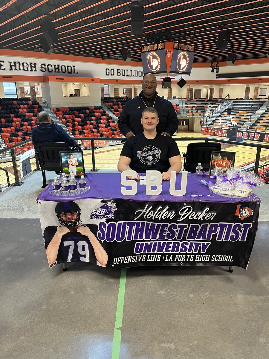 RecruitLP's tweet photo. Congratulations Holden Decker we are proud of you! @LPDawgsFootball @LPISDAthletics @LPBullpups
@wgjackso
@LPBulldogBlog
@coachkwhitely
@k_berneathy
@lpisd
#ChoseLP https://t.co/sBflQEs9CW
