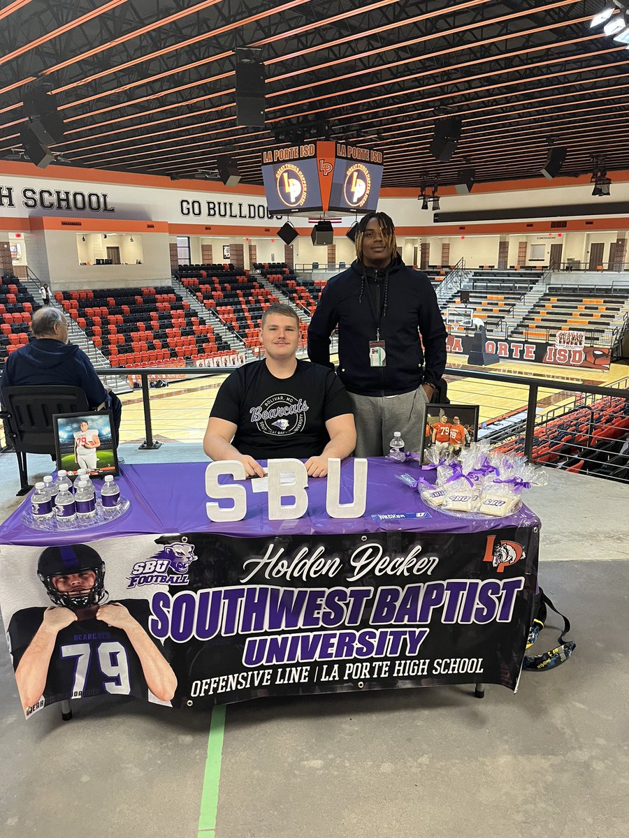 RecruitLP's tweet photo. Congratulations Holden Decker we are proud of you! @LPDawgsFootball @LPISDAthletics @LPBullpups
@wgjackso
@LPBulldogBlog
@coachkwhitely
@k_berneathy
@lpisd
#ChoseLP https://t.co/sBflQEs9CW