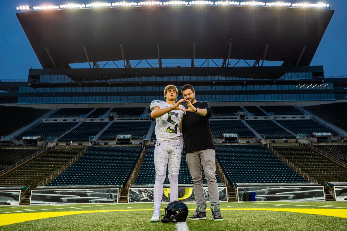 jaxmaddenbrown's tweet photo. Appreciate the hospitality @oregonfootball. Had a really great time last weekend. 🦆
 @CoachWillStein @JordanSom_UO  @Coach_Hughes2 @WeissFootball @Perroni247 @On3Recruits https://t.co/8asZ400DpO