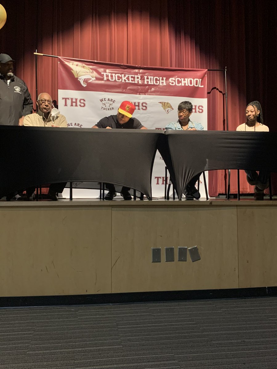 willjohnson1312's tweet photo. Signed, Stamped, &amp; Sealed!! Onto the Next Chapter @SkegeeFootball @TuckerFootball @Jagcount @LangRedBlacks @Coach_james3 https://t.co/wY34DXnjeF