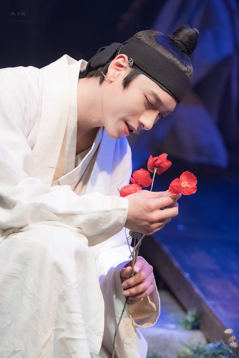 jinsimgirl_data's tweet photo. 230201 미수 
스페셜 커튼콜 - 서신2 
미수 윤승우 배우님 

https://t.co/3lBXlyqTNT https://t.co/xcuGkH3oO3
