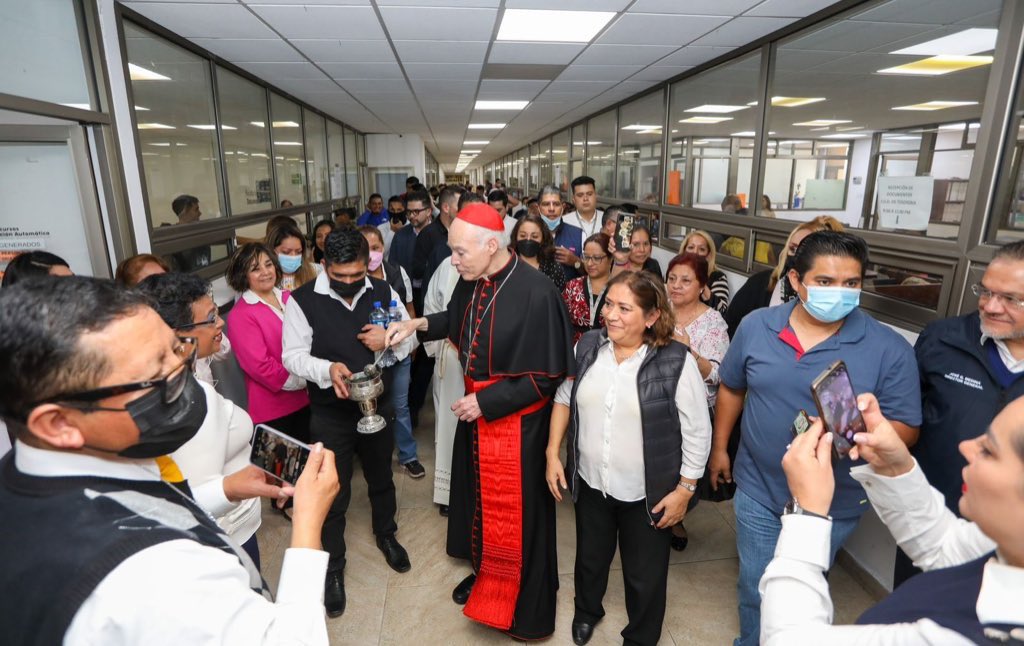 SandraCuevas_'s tweet photo. Tuvimos la grata visita del Arzobispo Primado de México @ArzobispoAguiar, quien recorrió las instalaciones de la alcaldía #Cuauhtémoc y saludó a nuestros compañeros trabajadores. 

Creo en Dios y en su gran poder, sé que él tiene el control de todo. https://t.co/Uueoe3XXAS
