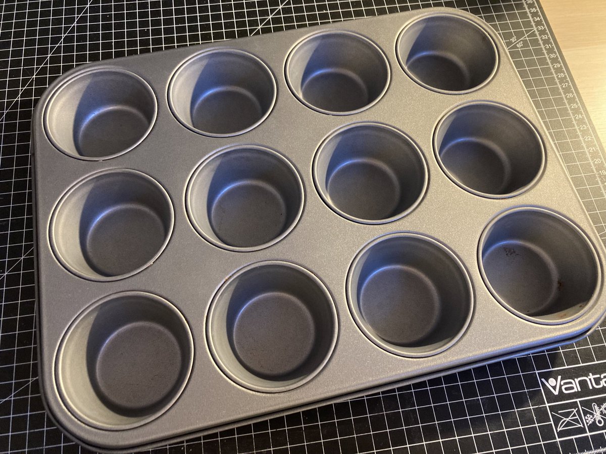 WatsonHier's tweet photo. Muffin Backform gegen 5,49€ Porto abzugeben 📫 #wish2hand https://t.co/huzg81WRjK