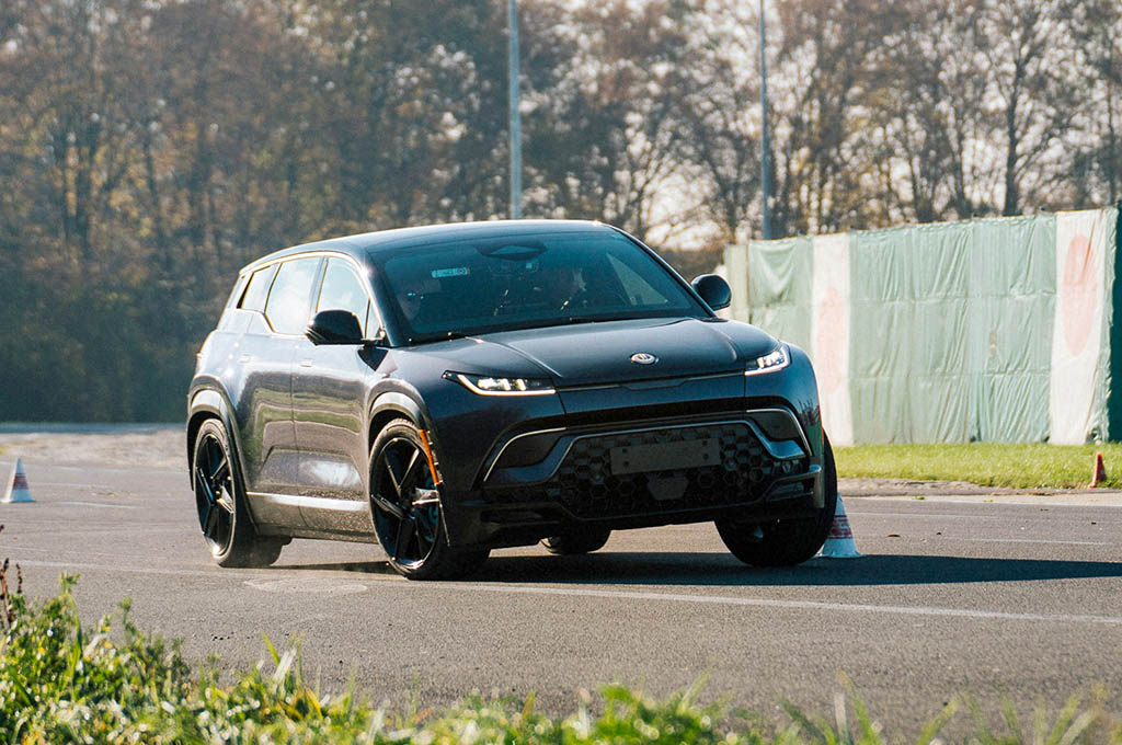 ElectrifyingCom's tweet photo. We've just driven a prototype of the new @FiskerInc Ocean One in Austria - the first model set to come off the line later this year.
⚡️ 543bhp dual motor
⚡️ 100kWh battery (est)
⚡️ 391 miles WLTP (est)
⚡️ £59,900
Is it everything we hoped it would be? 
https://t.co/oLG7sj9NT7 https://t.co/XzhQbayosz
