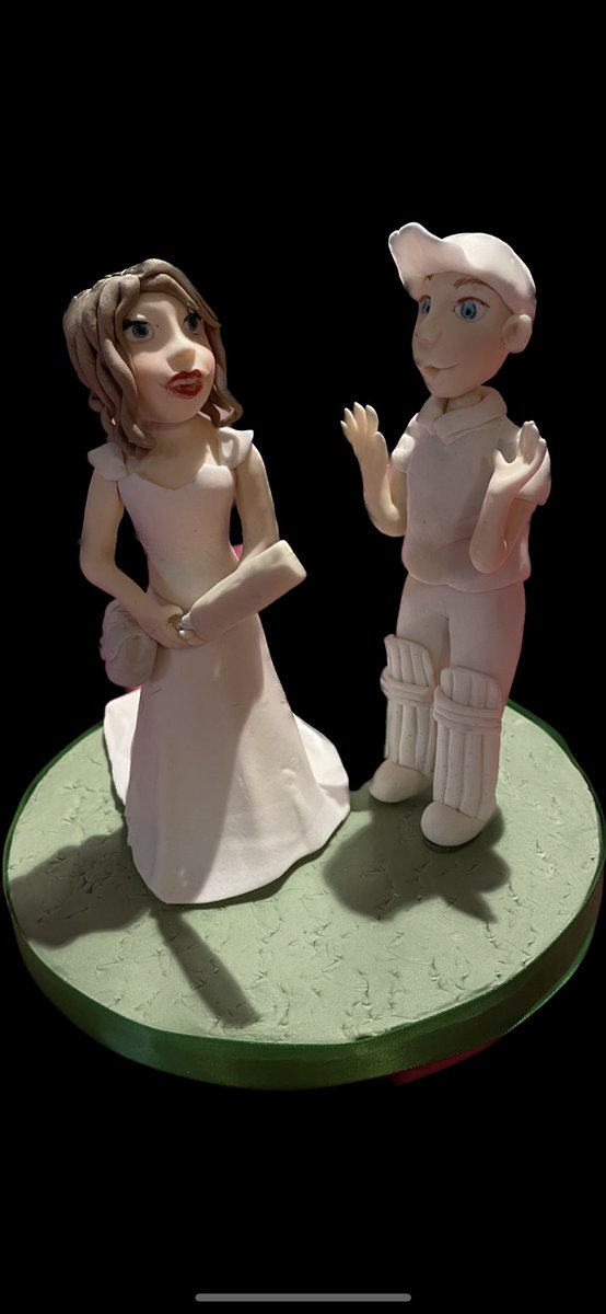 She’s batty for him really 😂
#weddingcaketoppers #cricket #help #caketoppers