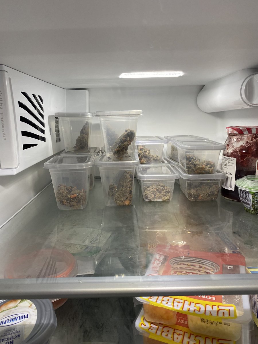 xPyGoNx's tweet photo. @thefarmersdog Marley and Cali are off to the races. Loving the new system and they are loving the food https://t.co/5z0MolUFZ8