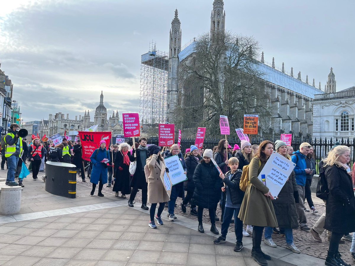 I NEED EVERY UCU MEMBER TO RT THIS THREAD TO EXPOSE UCEA’S LIES

They say the support for the strikes today was ‘isolated’. Do these picket lines look isolated to you?

#ucuRISING