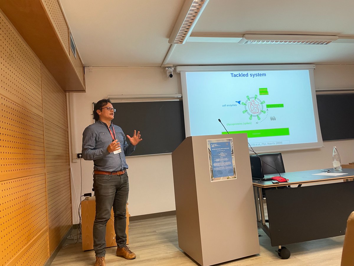 whoratz's tweet photo. Thanks @CostEutopia for inviting me to the present our work on #RNA viruses electrostatics at multiple-scales and 3D genome reconstruction https://t.co/rABzZjGbme #multiscaleModeling #compchem #compVirology https://t.co/BIN8xbtHJD