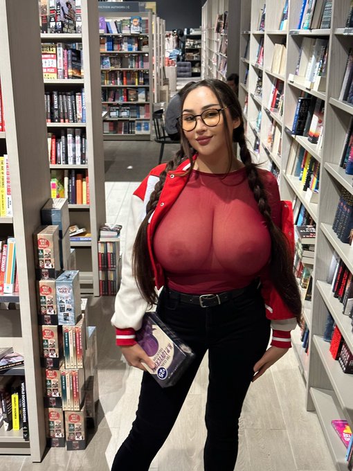 Board game and chill🥸 https://t.co/ouRXOtp2RP