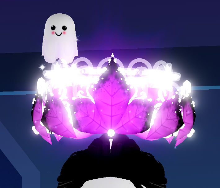 Antagonist_0's tweet photo. Halo combos. Hal 19 + Winter 22 &amp; Glimmer + Winter 22 😇 #RoyaleHigh #Roblox https://t.co/Q63xXwqaby