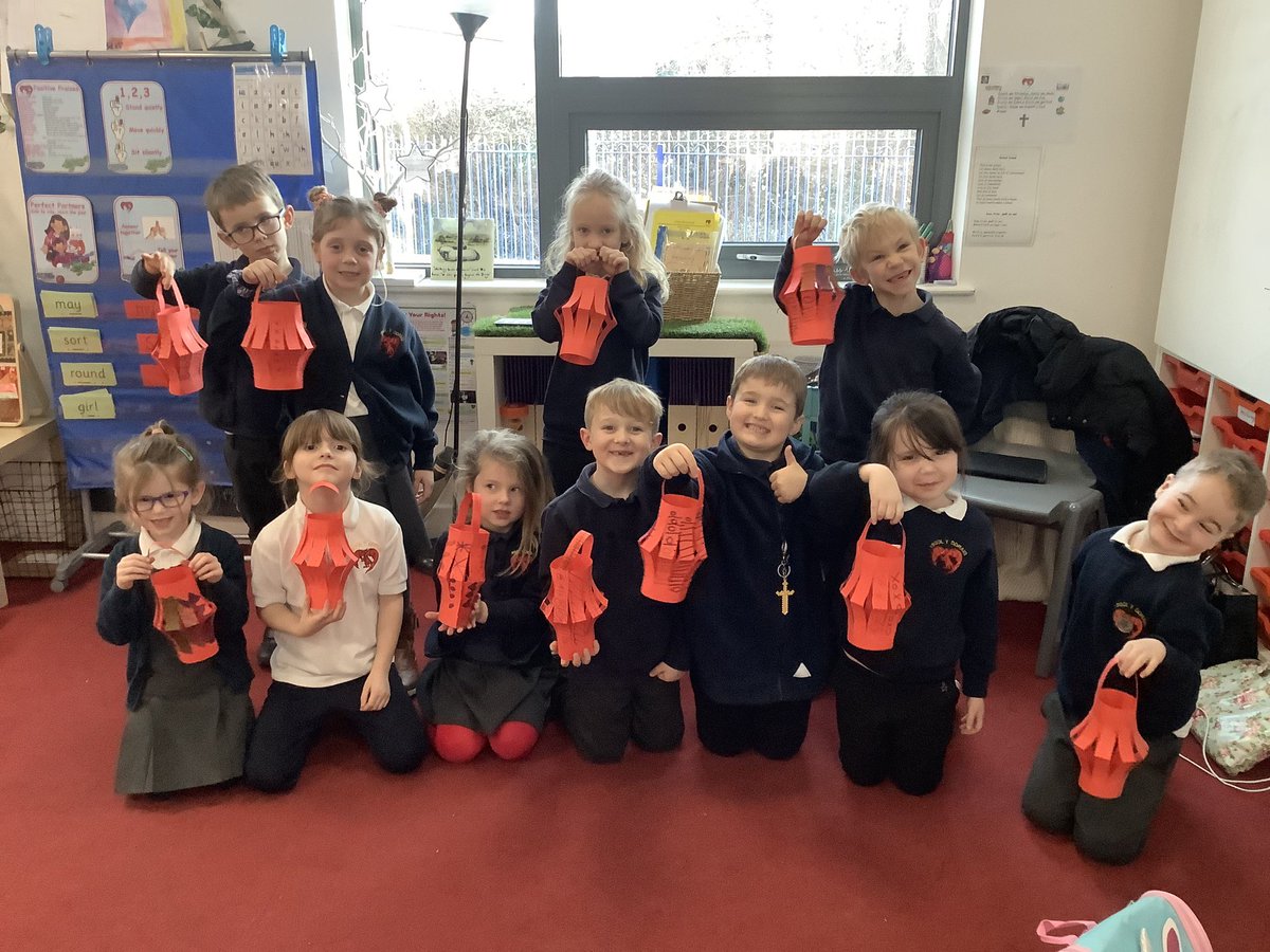 ysgolyddraig's tweet photo. Craft club #YYDRheidol #YYDFonmon #YYDOgwr enjoyed decorating their Chinese lanterns #YYDCreative #YYDEnjoy https://t.co/ESKSI8EqQv