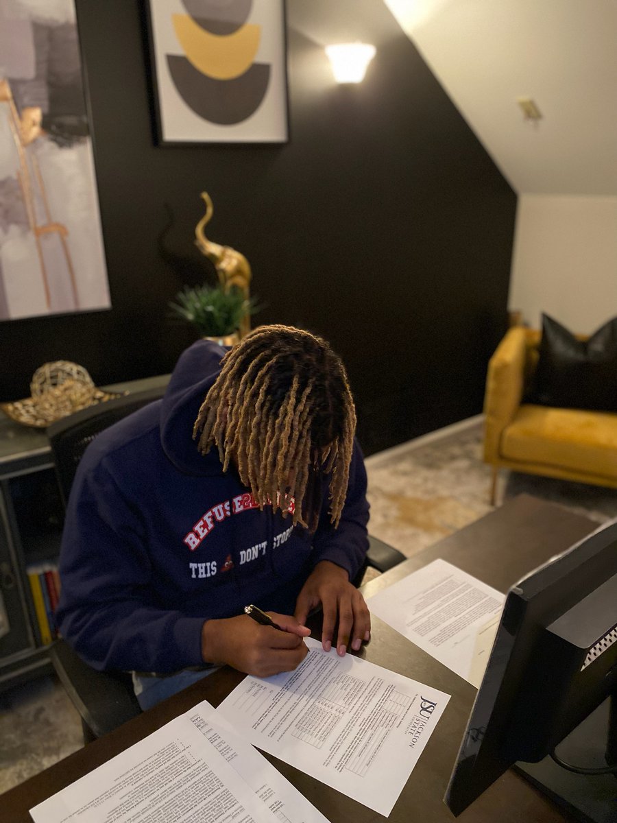 Next up is Ahmad Miller <a href="/ahmad_millerr/">Ahmad Miller</a> signing with <a href="/jacksonstatefb/">JacksonStateFootball</a> following in his big brother Aubrey Miller Jr's <a href="/Loose_Qannon/">Aubrey Miller jr.</a> footsteps. Let's go Tigers.