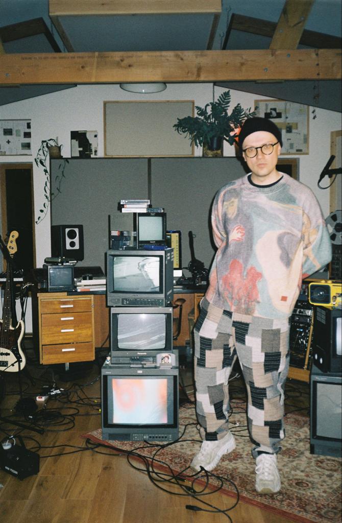 Lowswimmer (@lowswimmer_) on Twitter photo Had a great time filming at <a href="/iamnovoamor/">Novo Amor</a>'s studio with the lovely CLUMP Collective,playing with close friends - Ali, <a href="/jemimacoulter/">jemima coulter</a>, <a href="/david_grubby/">@david_grubby</a>, <a href="/denuomusic/">Denuo</a>, Dave Huntriss. Thank you for all the kind words about the single/session - watch, pre-save here
lowswimmer.bfan.link/red-eye-effect Had a great time filming at <a href="/iamnovoamor/">Novo Amor</a>'s studio with the lovely CLUMP Collective,playing with close friends - Ali, <a href="/jemimacoulter/">jemima coulter</a>, <a href="/david_grubby/">@david_grubby</a>, <a href="/denuomusic/">Denuo</a>, Dave Huntriss. Thank you for all the kind words about the single/session - watch, pre-save here
lowswimmer.bfan.link/red-eye-effect