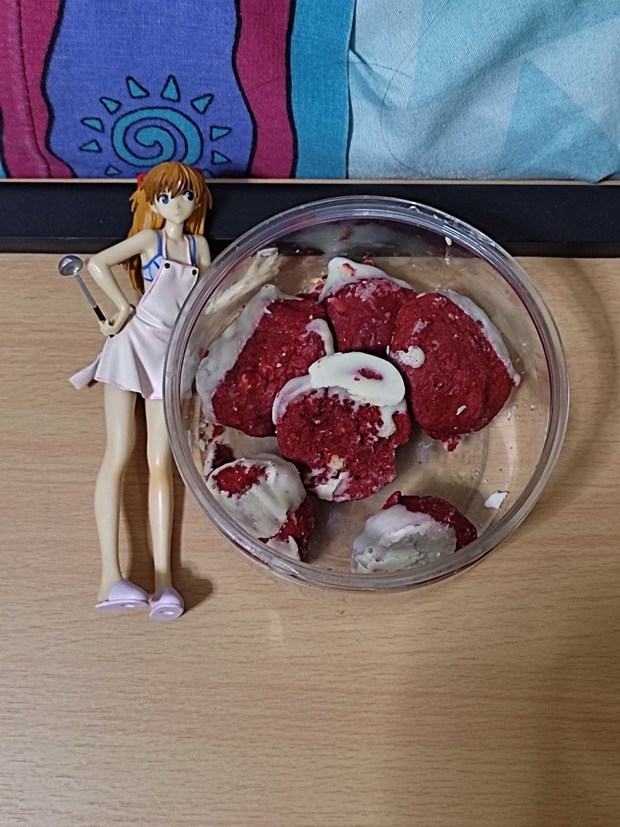 tan_lisette's tweet photo. Red Velvet Cookies! #redvelvetcookies #shikinamiasukalangley #asukalangley #evangelion #neongenesisevangelion https://t.co/dStYLaMBYd