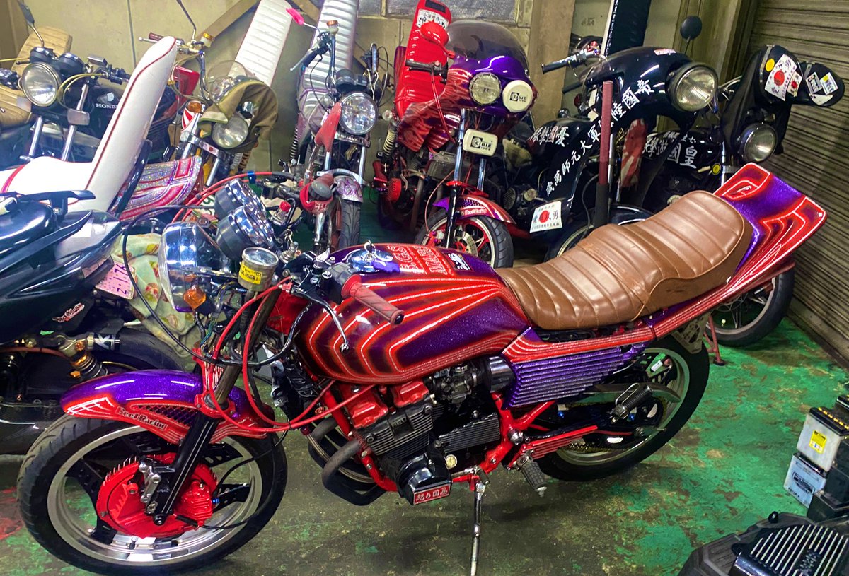 SGS__yuichi's tweet photo. 今日は車検をお願いしました。

どんなに高いバイクでも物凄くコールが出来る魔法のようなバイクでも日本国内にて走らせ続けるには必ず車検が訪れます。

それが無ければ改造車はなんでもアリになってるはずw
とりあえず困ったらガオに頼もうw

@GAO_garage 

＃えっコレガオ？
#GAOガレ
#SGSグループ https://t.co/IUVQyy3odf