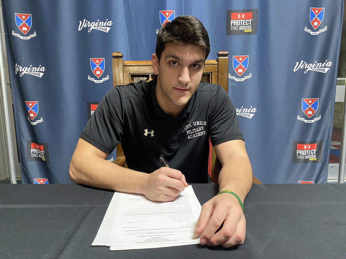 FUMAAthletics's tweet photo. Congratulations to @NickPetrillo18 who signed with @SUUFB_ this morning 👏

#GoFUMA https://t.co/MwvONGpRSG