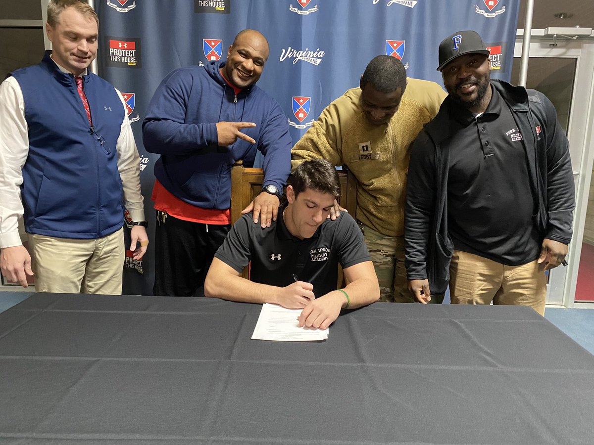 FUMAAthletics's tweet photo. Congratulations to @NickPetrillo18 who signed with @SUUFB_ this morning 👏

#GoFUMA https://t.co/MwvONGpRSG