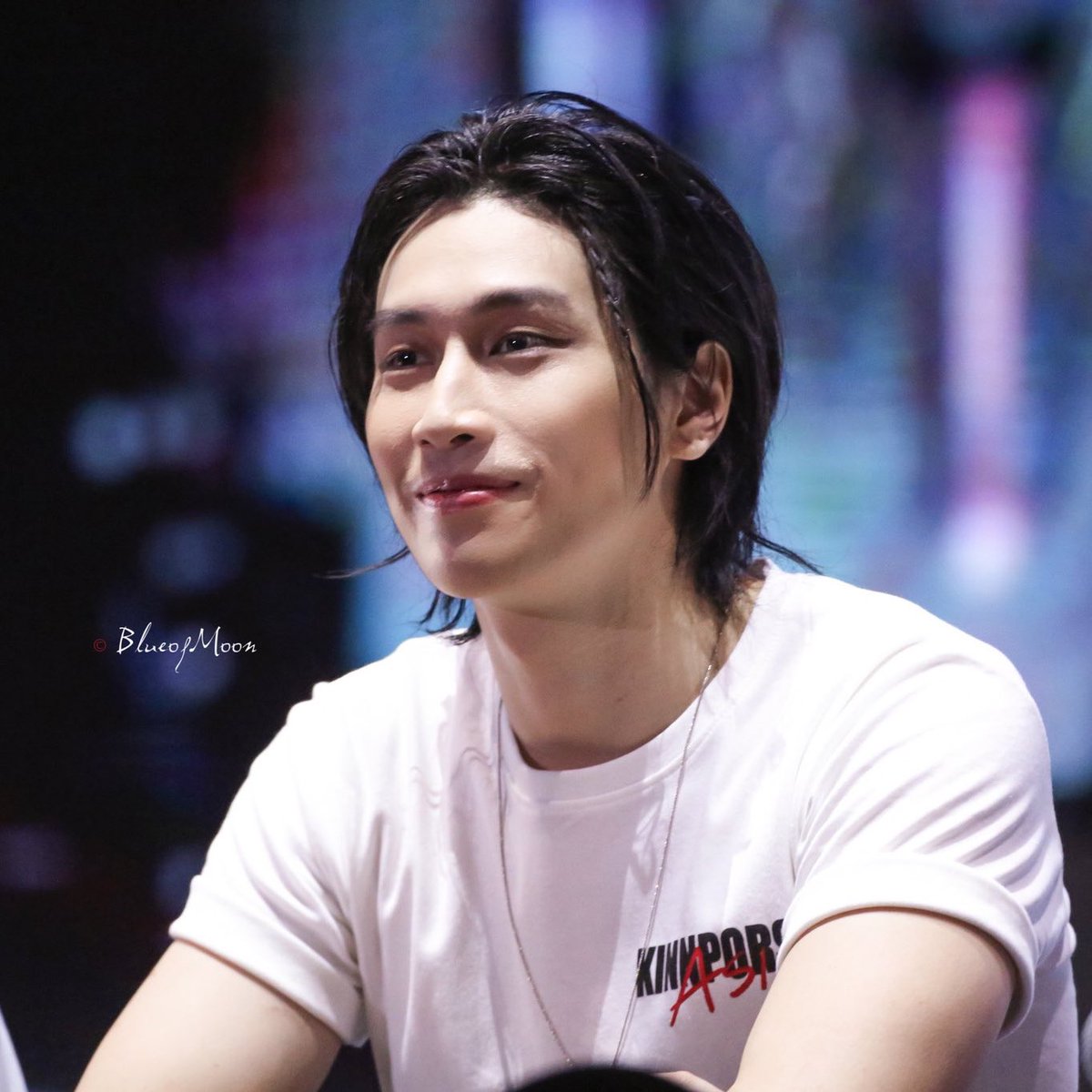 cclodye's tweet image. OH BIBLE BRAIDED HIS HAIR JUST LIKE BIU BACK DURING BP CONCERT