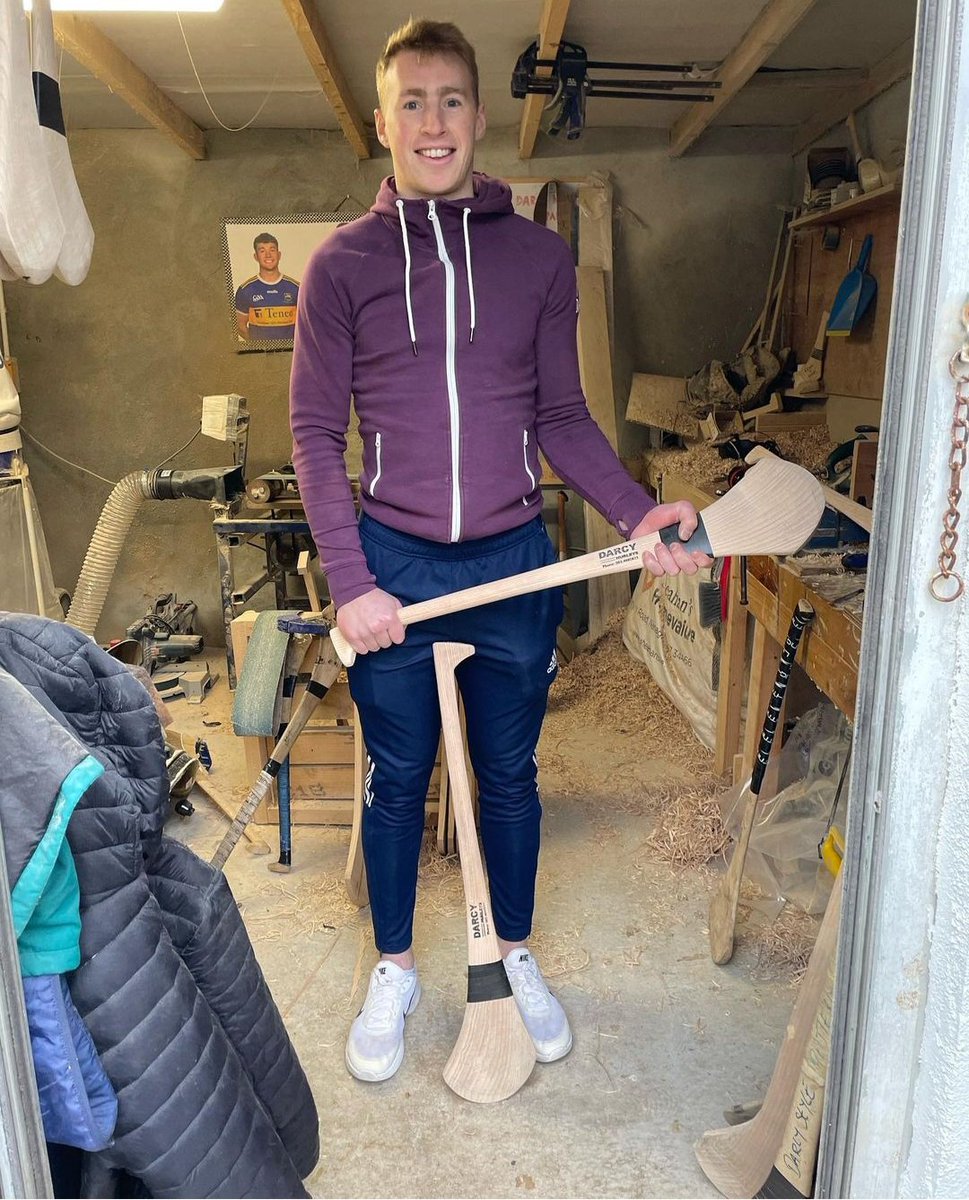 🇺🇦 Tipperary &amp; 🟩🟥Loughmore Castleiney star Brian McGrath getting his hurls from 🏁 Cian Darcy for the 2023 season.