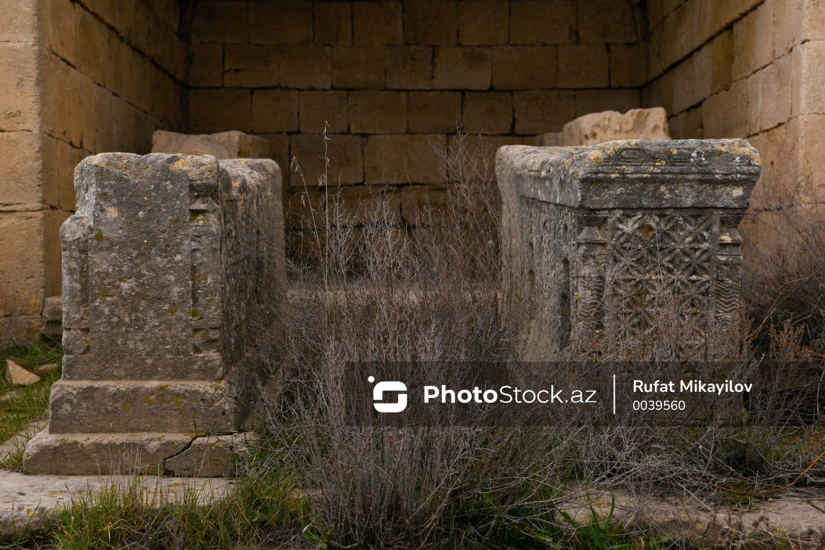 PhotoStockaz's tweet photo. Zığ qəbiristanlığında yerləşən qədim türbə
#zığ #qəbiristanlıq #türbə #məzar #məzarlıq #photo #Stock #Azerbaijan #Baku #streetphotography #streetstyle #streetphoto #cemetery #zığqəbiristanlığı #tomb #mosque #islamic #muselman #Muslims #islams
🪦 Ətraflı: https://t.co/bQ5Tp5N9WJ https://t.co/65jeVXs7fC