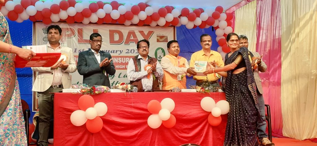 CPMG_Odisha's tweet photo. #PLIday event at Balasore. One policy of Premium Rs. 3,13,187/- & Sum Assured 50 lakh on PLI DAY, 2023 procured by Shri Anshuman Kundu ,OA Divisional Office Balasore rewarded by DDM (PLI),Odisha Circle in presence of other dignitaries. #IndiaPost for #FinancialInclusion. https://t.co/NjjAkhjaKA