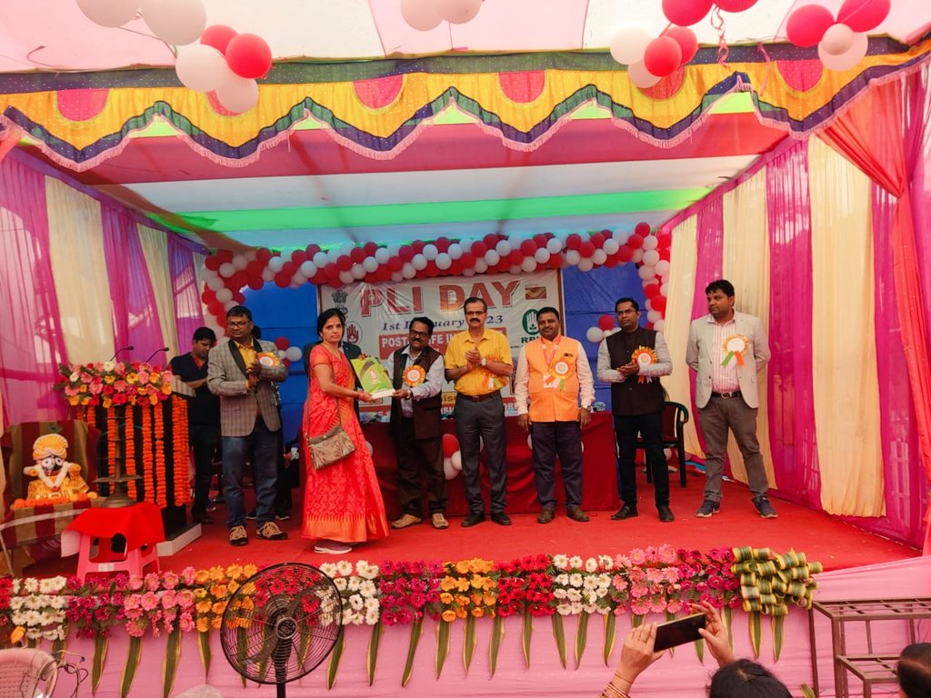 CPMG_Odisha's tweet photo. #PLIday event at Balasore. One policy of Premium Rs. 3,13,187/- & Sum Assured 50 lakh on PLI DAY, 2023 procured by Shri Anshuman Kundu ,OA Divisional Office Balasore rewarded by DDM (PLI),Odisha Circle in presence of other dignitaries. #IndiaPost for #FinancialInclusion. https://t.co/NjjAkhjaKA