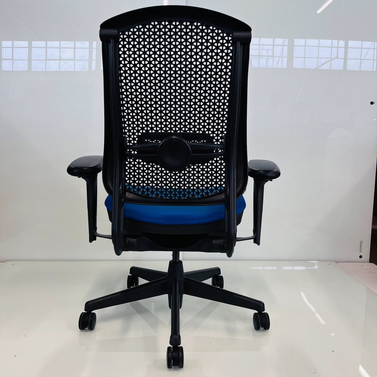 TriStateOffice's tweet image. Pre-owned Herman Miller Celle chairs for $325 a piece! The Celle combines innovative support, great looks, and more comfort than most, while still having a full range of adjustment controls. 
🔹
🔹
Call and get yours today at 1-855-885-3375! #officefurniture #taskchair #office
