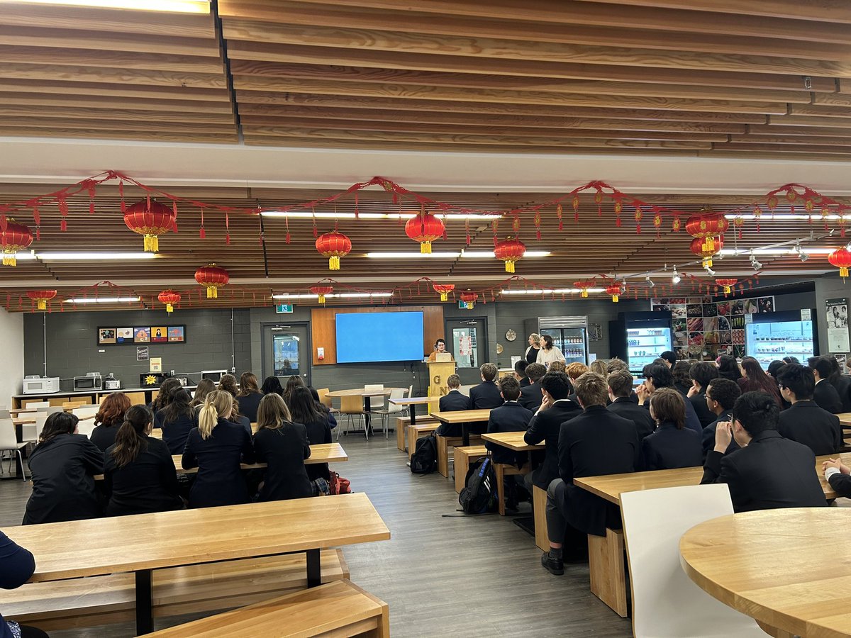 _klthomson's tweet photo. @glenlyonnorfolk Grade 9 museums presentation from guest speakers from @RoyalBCMuseum - what makes an excellent museum exhibit? https://t.co/P8tphAQaOY
