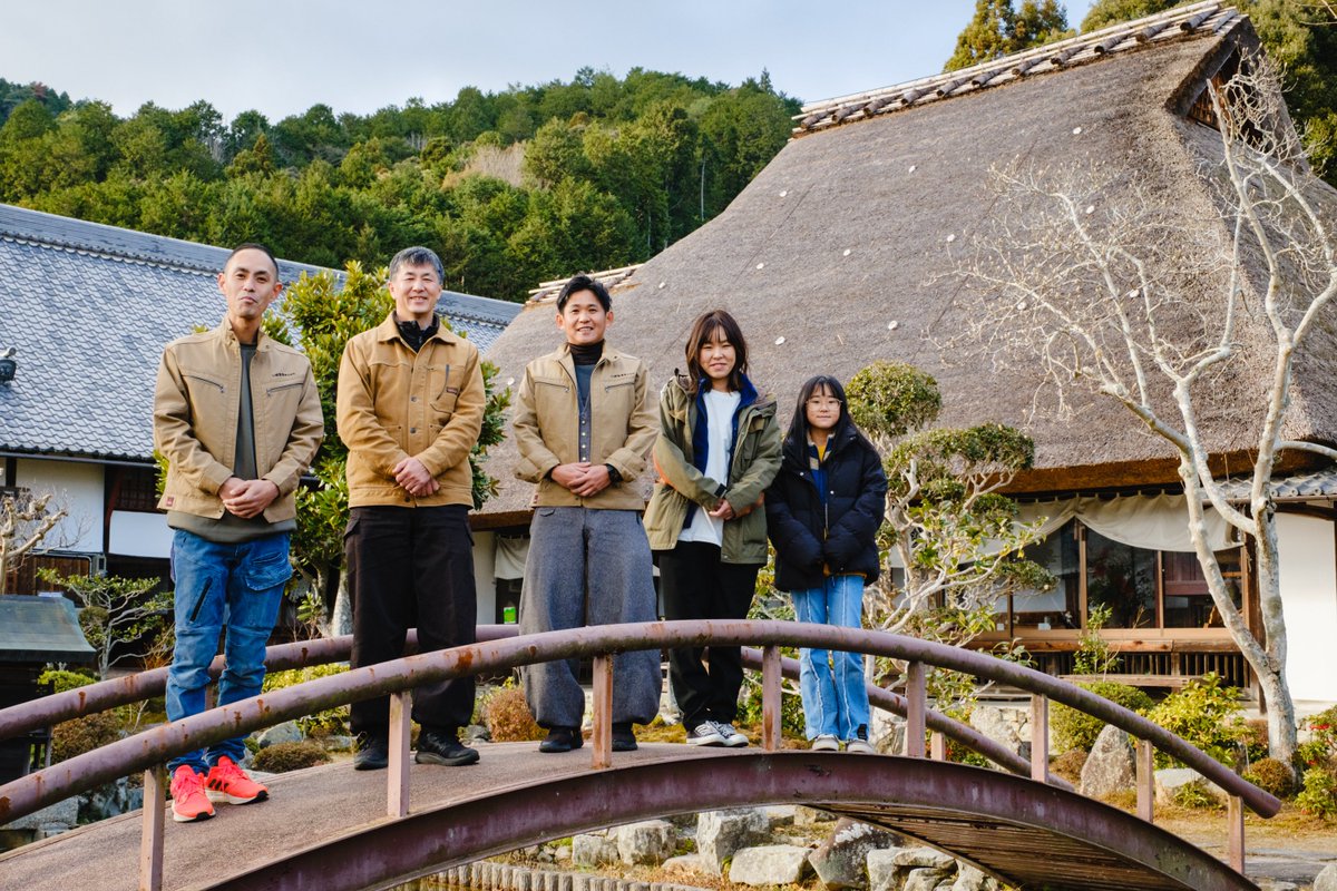 kyoto_iju's tweet photo. ＼新着記事／
山城萱葺株式会社が、茅葺き職人として新たに仲間に加わるメンバーを募集します。重要文化財を手がけるなど茅葺きの文化を継承する意義のあるお仕事です。社員の方々の、何気ないきっかけから未経験の世界に足を踏み入れたというエピソードが印象的！#求人
https://t.co/3gnD7OgM4E https://t.co/qq0LTzvF8Q