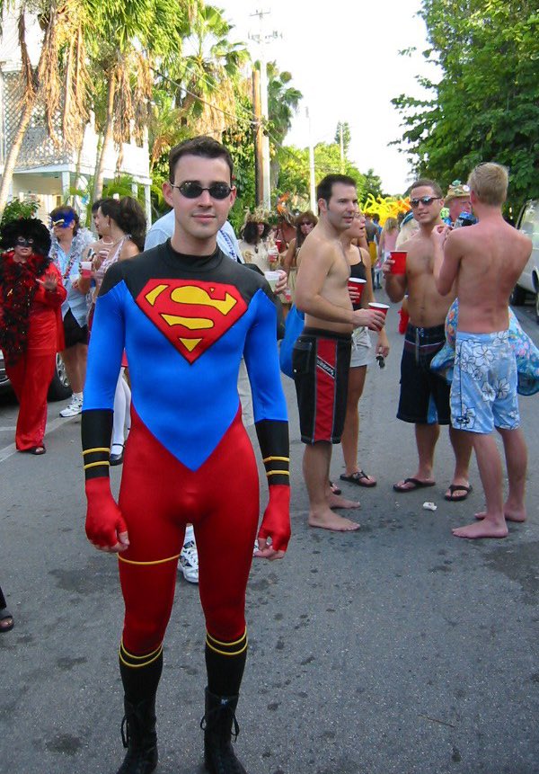 CosplayerGuys's tweet photo. Want to be featured? DM your favorite hot guy in costume & follow us. #Superman #costumebulge #bulge #Superboy #fatsack #Supermanbulge #cockoutline #gay #bulgeoutline #frontbump #Cosplay #GayHalloween #Halloween #GayCosplay #gaysuperhero #Superboycosplay #GuysInTights https://t.co/CSk8Obi12Q