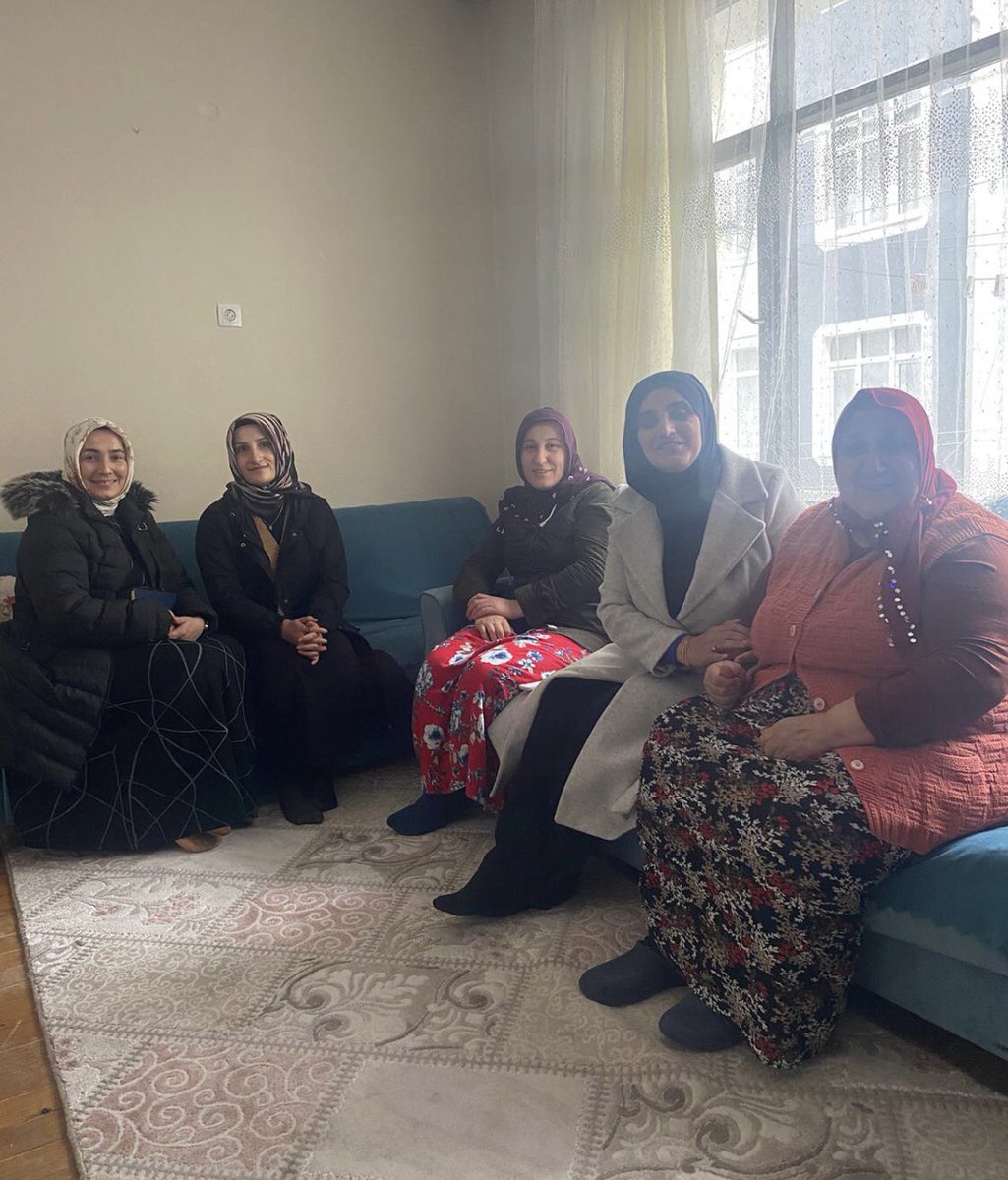 🌹Her kapı bir tebessüm, bin dua ile karşılıyor bizleri 🌹AK Parti Araklı İlçe Kadın Kolları Bşk. Sn. Meryem Hamiyet Halil ve yönetim kurulu üyeleri; Merkez Mahallesinde yaşlı ve hane ziyaretleri gerçekleştirdiler.
@akkadintrabzon