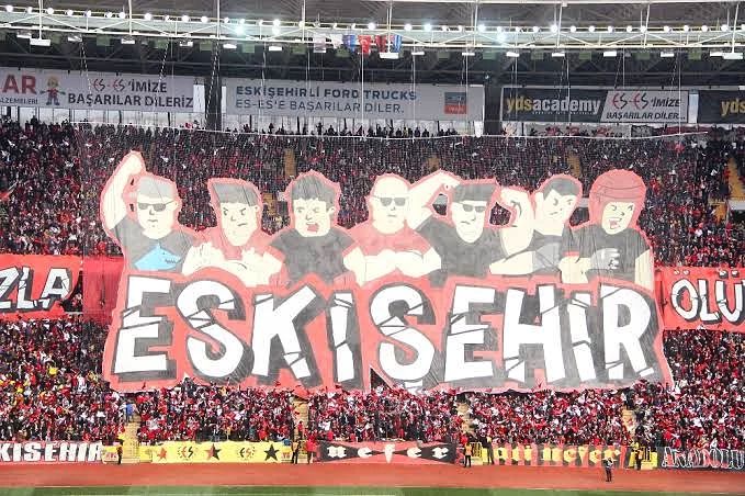🔴⚫ Dost kulüp #Eskişehirspor'un, malûm kulübe olan borçları bitmiş ve transfer yasağı sona ermiştir!

Bu durum Çaykur #Rizespor taraftarı adına sevindirici bir haberdir. Es-Es'i hak ettiği Süper Lig'de yeniden görmek dileğiyle... 

Rizesporlular Eskişehirspor'un yanındadır!