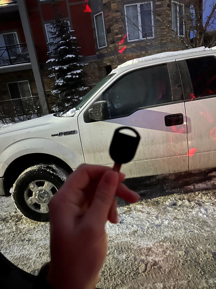 CPS_District3's tweet photo. It only takes a few seconds for potential thieves to steal a vehicle with keys inside, so we are asking all Calgarians to be proactive in preventing their property from being stolen. @CalgaryPolice #yyc #operationcoldstart #brrr https://t.co/tNOmrjrsuT