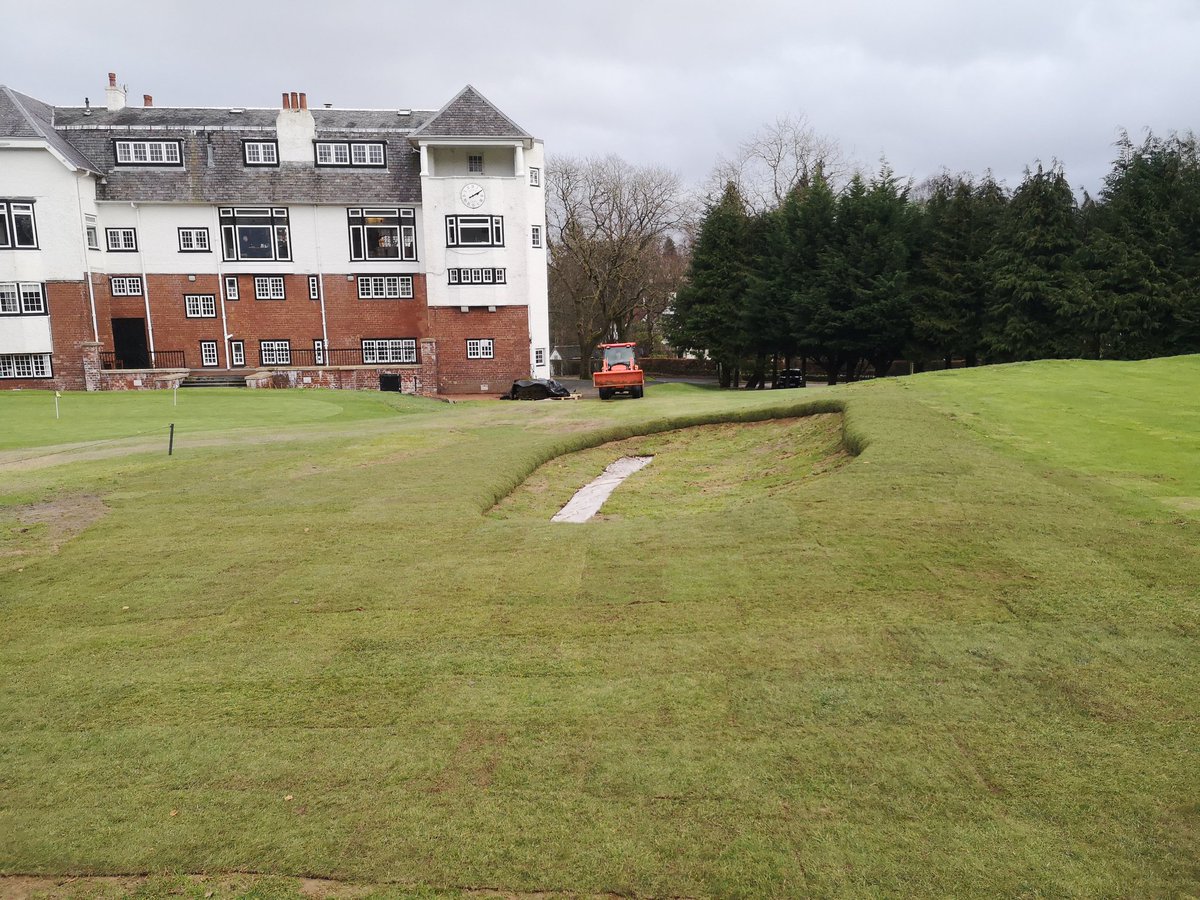 New bunker on the 18th <a href="/gc_ranfurly/">RanfurlyCastleGC</a> ready for sand next month 🏌️