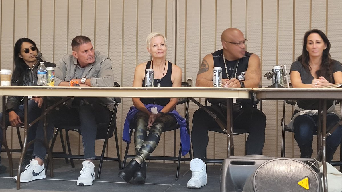 MiKeMcDnet's tweet photo. @tabmok99 @CarlosPesina @masterpesina @SpanishMarieMIA ...and entire cast of the original @MortalKombat drinking @SpanishMarieMIA #SmortalKombat:#SourEdition at @CollectorsMaze #LevelUpICTcon on  #30thAnniversaryOfMortalKombat.  Case of #Beer lovingly traveled 1,300 miles from #Miami > #Wichita; one can even went back to Netherlands. https://t.co/SjmnfqHrWf